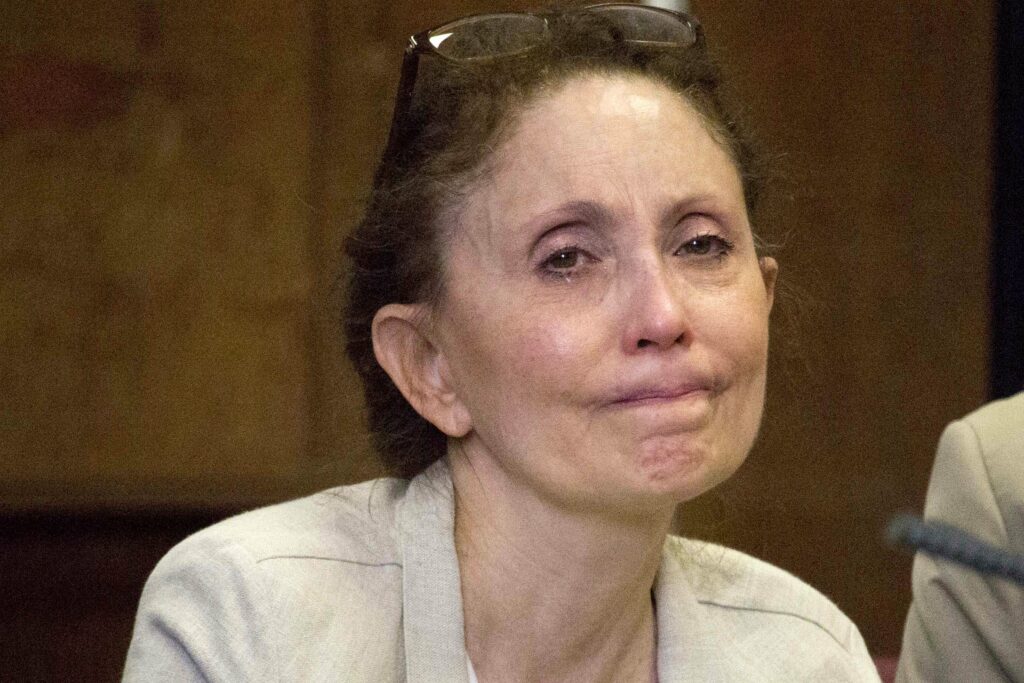 ΗΠΑ: 18 χρόνια κάθειρξη στην εκατομμυριούχο που σκότωσε τον αυτιστικό γιο της (Photos) - Media