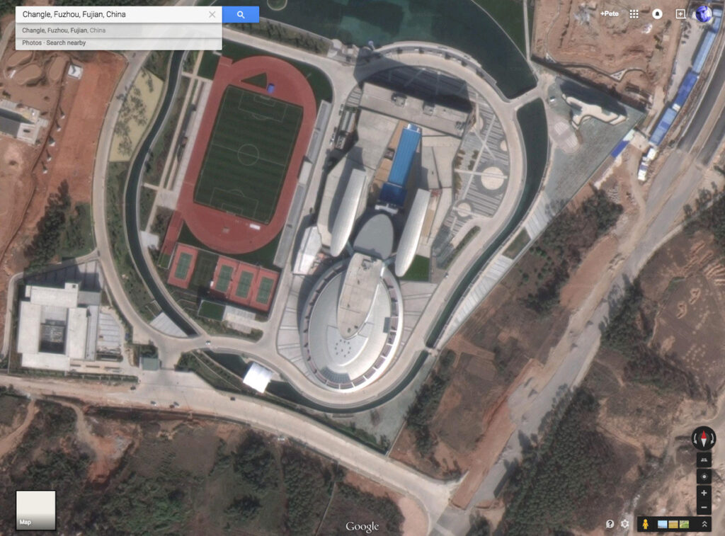Έφτιαξε τα γραφεία του στο σχήμα του Enterprise από το Star Trek! (Video) - Media