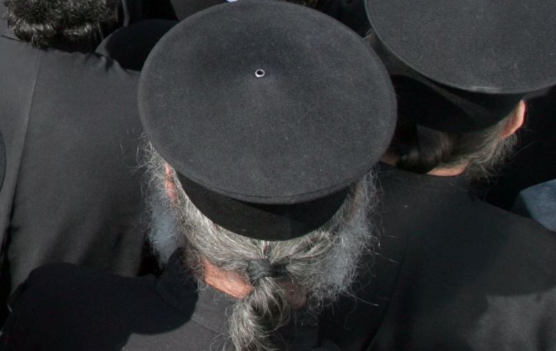 Εξαπατούσαν κληρικούς πείθοντάς τους να τους μεταφέρουν μεγάλα χρηματικά ποσά! - Media
