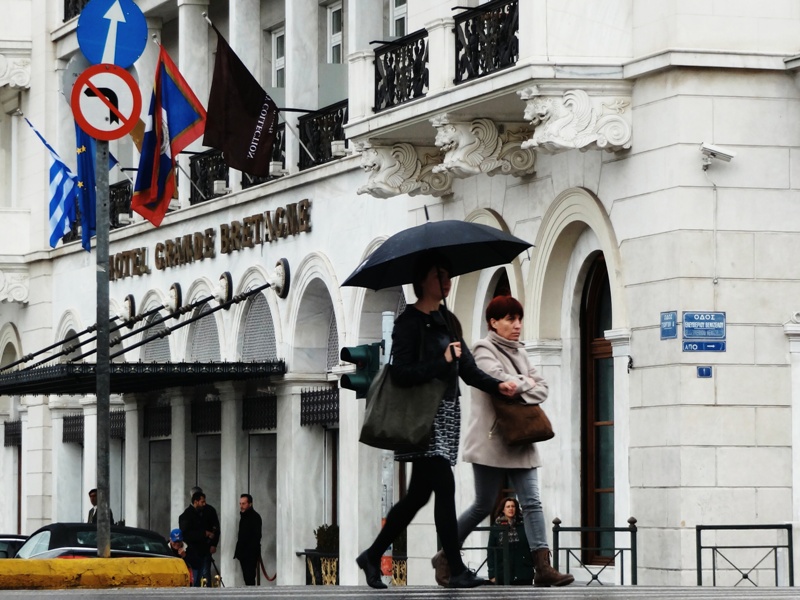 Βροχές και καταιγίδες για λίγες ακόμα ώρες - Βελτίωση του καιρού από το απόγευμα - Media