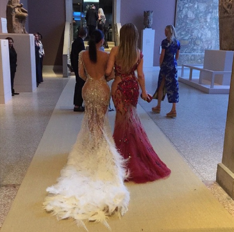 Η πίσω…όψη της Κιμ Καρντάσιαν και της Τζένιφερ Λόπεζ - Media