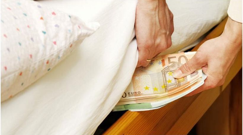 Νέο κύμα εκροής καταθέσεων από τις τράπεζες - Media