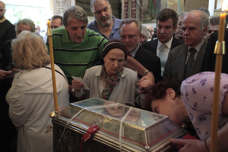 Ουρές για τα λείψανα της Αγίας Βαρβάρας στον  «Άγιο Σάββα» (Photos) - Media