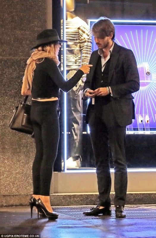 Την «έκραξαν» γιατί είχε την φαεινή ιδέα να αγοράσουν για άστεγους κουβέρτες πανάκριβου οίκου (Photos) - Media