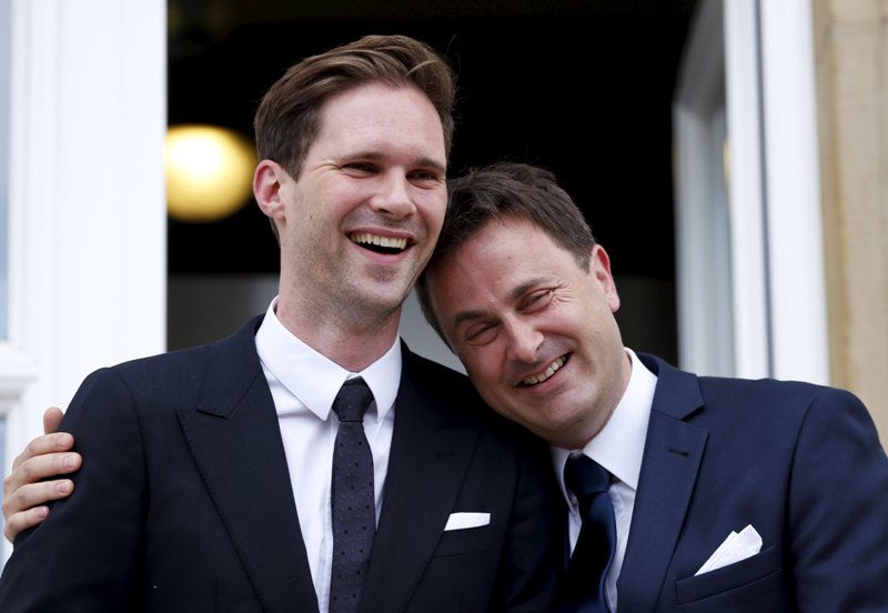 Ο Λουξεμβούργιος πρωθυπουργός παντρεύτηκε τον σύντροφό του (Photos) - Media