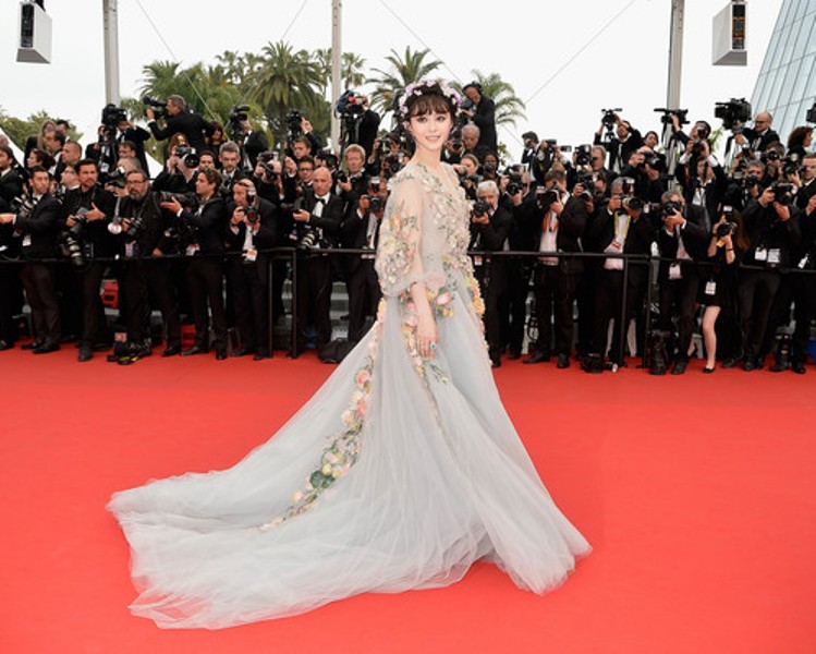 Κάννες: Δείτε τα φορέματα που εντυπωσίασαν στο κόκκινο χαλί (Photos) - Media