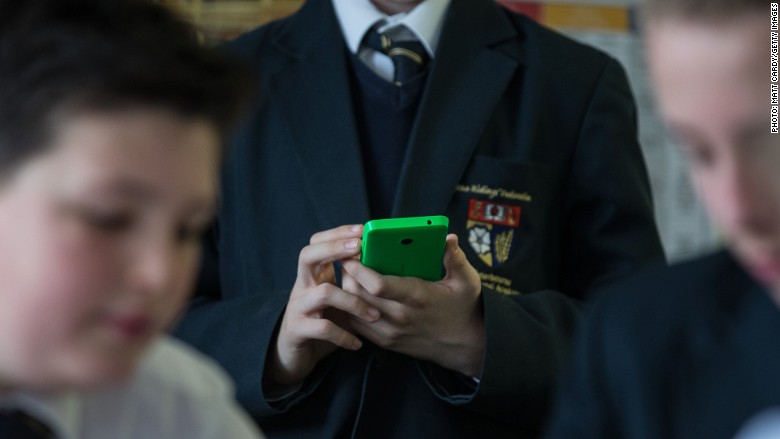 Τι επιπτώσεις έχουν τα smartphones στις επιδόσεις των παιδιών στο σχολείο; - Media