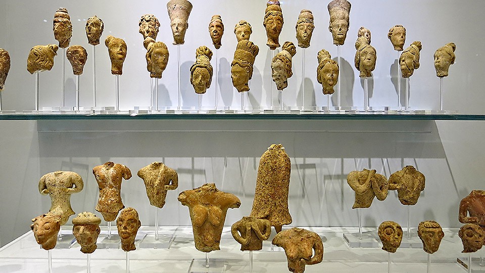 Τουρίστρια λιποθύμησε κι έσπασε αρχαίο πιθάρι στο Μουσείο του Ηρακλείου - Media