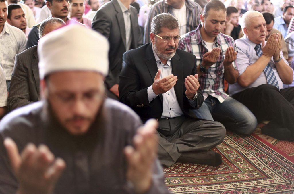 Σε θάνατο καταδικάστηκε ο Μοχάμεντ Μόρσι και άλλα 105 μέλη της Μουσουλμανικής Αδελφότητας - Media