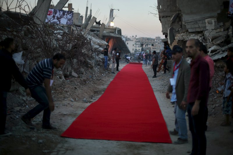 Κόκκινο χαλί ανάμεσα στα χαλάσματα: Φεστιβάλ κινηματογράφου στη βομβαρδισμένη Γάζα (Video) - Media