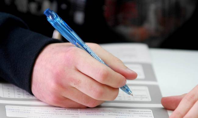 Με Βιολογία, Φυσική, Μαθηματικά και Ιστορία συνεχίζονται σήμερα οι Πανελλήνιες  - Media