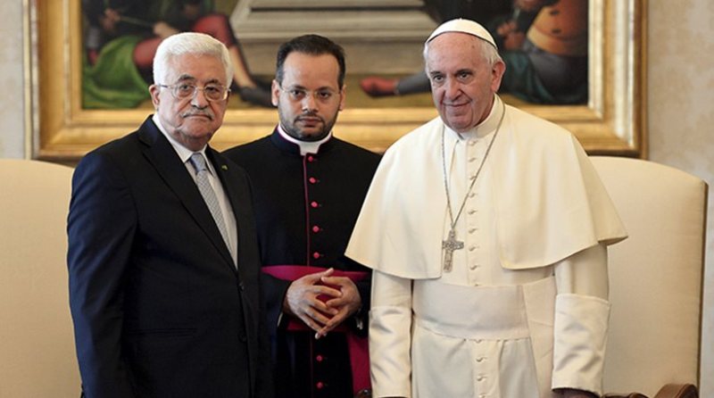 Ο Πάπας Φραγκίσκος σκέφτεται τον Παλαιστίνιο πρόεδρο ως «άγγελο της ειρήνης» - Media