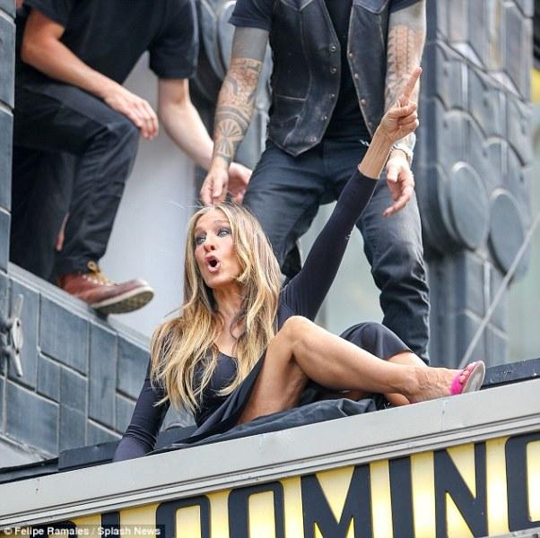 Σάρα Τζέσικα Πάρκερ: η γυναικάρα με τα τζην! (Photos) - Media