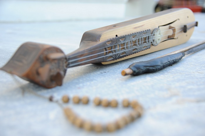 Βγήκαν πιστόλια σε καυγά για τρεις… ποντιακές λύρες! - Media