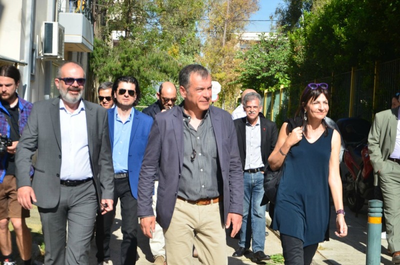 Διαμαρτυρία όλων των βουλευτών του Ποταμιού στους Αγ. Αναργύρους (Photos) - Media