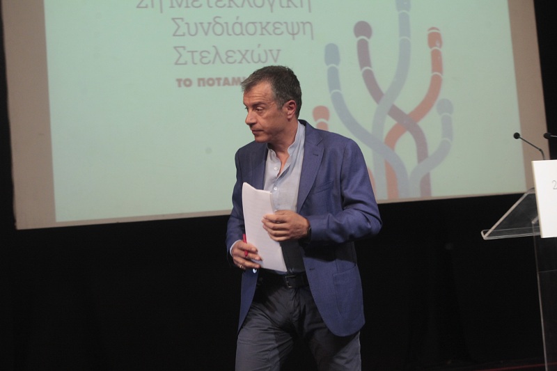 Θεοδωράκης: Ο Τσίπρας πρέπει να αποφασίσει με ποιους θα πάει και ποιους θ