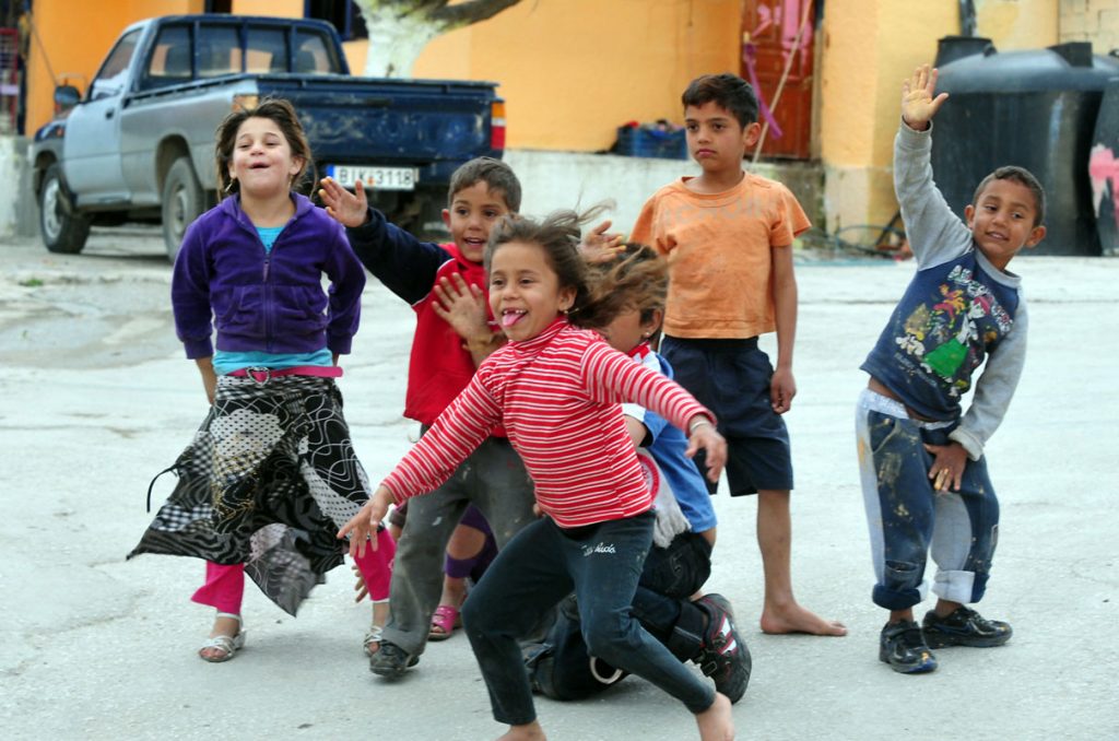 Ένα στα τέσσερα παιδιά Ρομά στην Ευρώπη υποσιτίζεται - Media