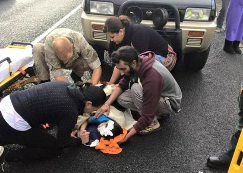 Φανατικός Σιχ έβγαλε το τουρμπάνι του για να σώσει ένα παιδί (Photos) - Media