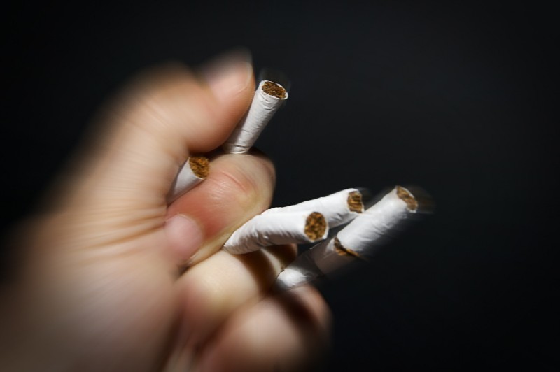 Μειώνονται οι καπνιστές στην Ευρώπη - «Θεριακλήδες» παραμένουν οι Έλληνες - Media