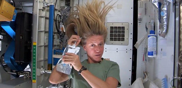 Δείτε πως κάνουν μπάνιο και πως πίνουν νερό οι αστροναύτες στο διάστημα (Video) - Media