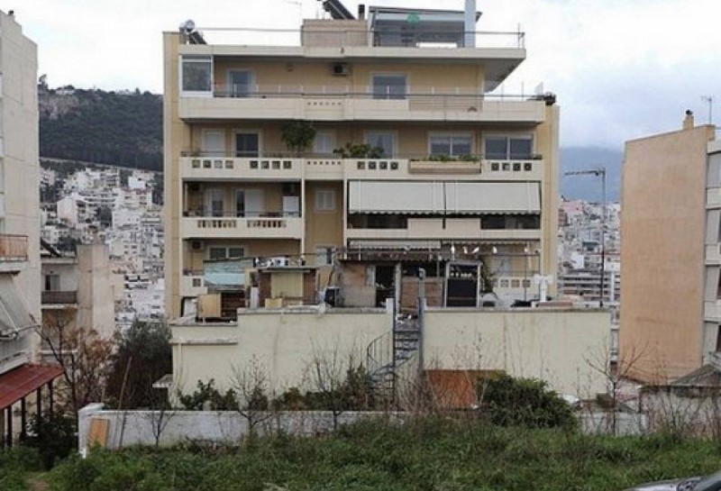 Ο Τσίπρας μείωσε στο μισό την αστυνομική του φρουρά – Δεν θέλει κλούβα έξω από το σπίτι του - Media