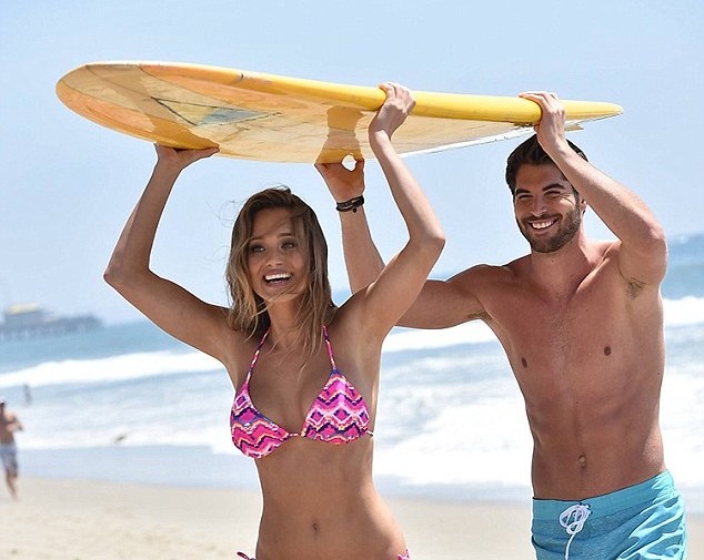 Το Sports Illustrated βάζει «φωτιά» στις παραλίες (Photos) - Media Gallery