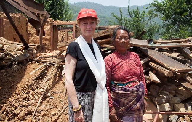 Η Σούζαν Σάραντον πήγε εθελόντρια στο Νεπάλ (Photos)  - Media