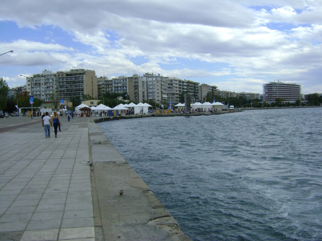 Αισθητήρες και "έξυπνα" μάτια θα προειδοποιούν για τυχόν "εισβολή" της θάλασσας στην αποχέτευση της Θεσσαλονίκης - Media