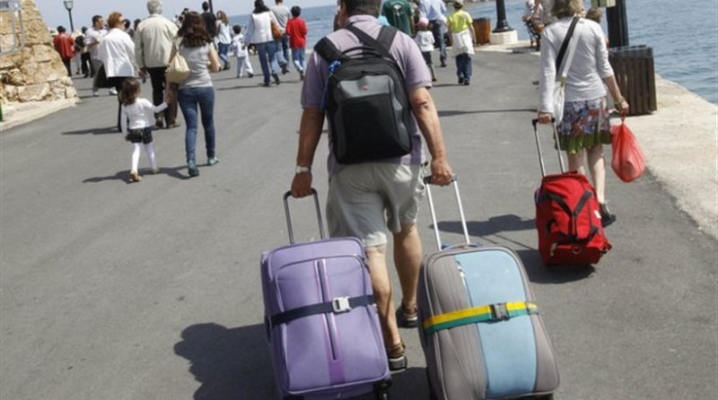 «Κακά μαντάτα» για την Ελλάδα από τον Βρετανό υπ. Υγείας- Οι Βρετανοί δεν πάνε διακοπές φέτος - Media
