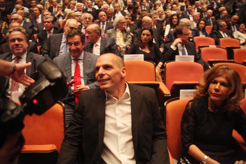 Το δείπνο στη Ρίγα και η σχέση του Βαρουφάκη με Στουρνάρα και Τσακαλώτο (Videos) - Media