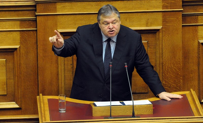 ΠΑΣΟΚ: Να βγει ο Βαρουφάκης από τις διαπραγματεύσεις – Είναι γραφικός αποσυνάγωγος - Media