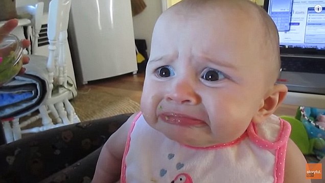 Η απίστευτη αντίδραση μωρού που τρώει για πρώτη φορά αβοκάντο (Video) - Media