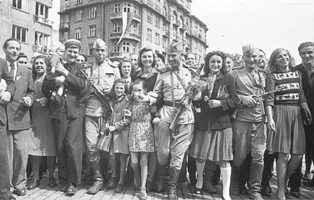 Φάιμαν: Υποκλινόμαστε σε αυτούς που απελευθέρωσαν την Αυστρία - Media