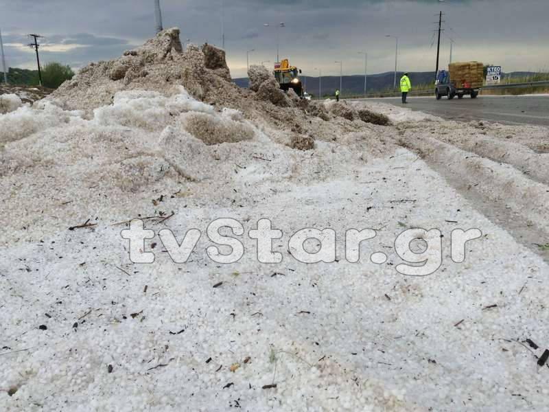 Το χαλάζι κάλυψε τα πάντα στη Λιβαδειά- Με εκχιονιστικά καθάρισαν τους δρόμους (Photos- Video) - Media