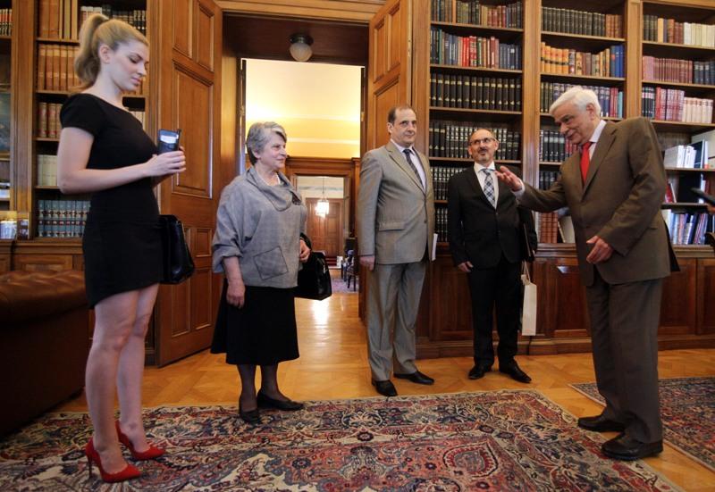 Η ξανθιά καλλονή που… αναστάτωσε το Προεδρικό Μέγαρο (Photos) - Media