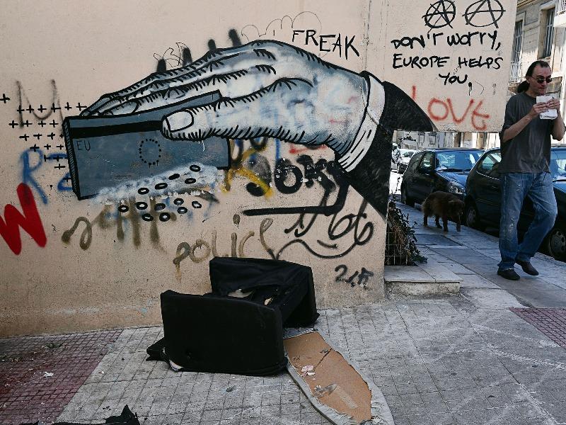 Bloomberg: Αθήνα, ο καμβάς της κρίσης (Photos) - Media
