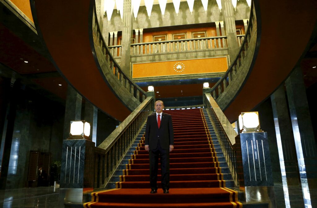 Ερντογάν: Έχτισα παλάτι γιατί το πρωθυπουργικό γραφείο ήταν γεμάτο κατσαρίδες - Media