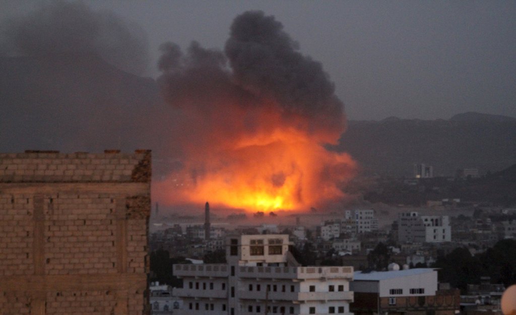 Υεμένη: Επίθεση των Χούτι – Πυρκαγιά σε διυλιστήριο του Άντεν (Photos) - Media