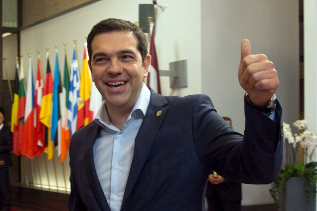 Το «thumbs up» του Τσίπρα στους δημοσιογράφους (photo/video) - Media