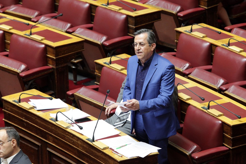 Νικολόπουλος σε Μουρούτη: Λοβοτομημένοι ραγιάδες στημένοι στα τέσσερα - Media