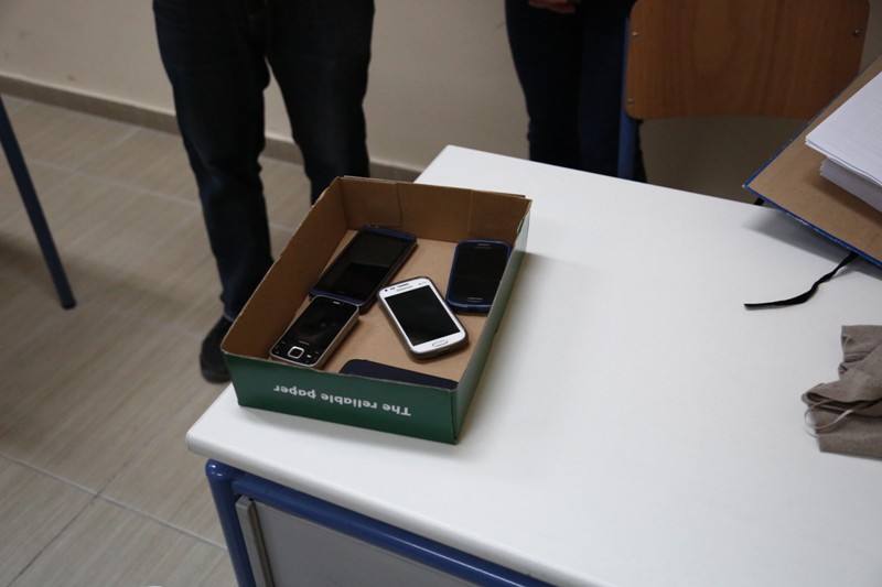 Μαθητής ζητά αποζημίωση 2.700 ευρώ για κινητό που έχασε - Media