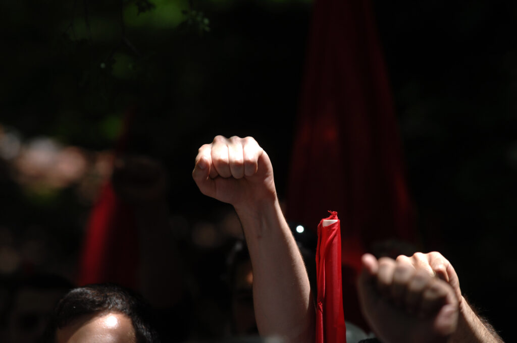 KKE: O πρωθυπουργός θέλει συνένοχο τον λαό στο έγκλημα - Media