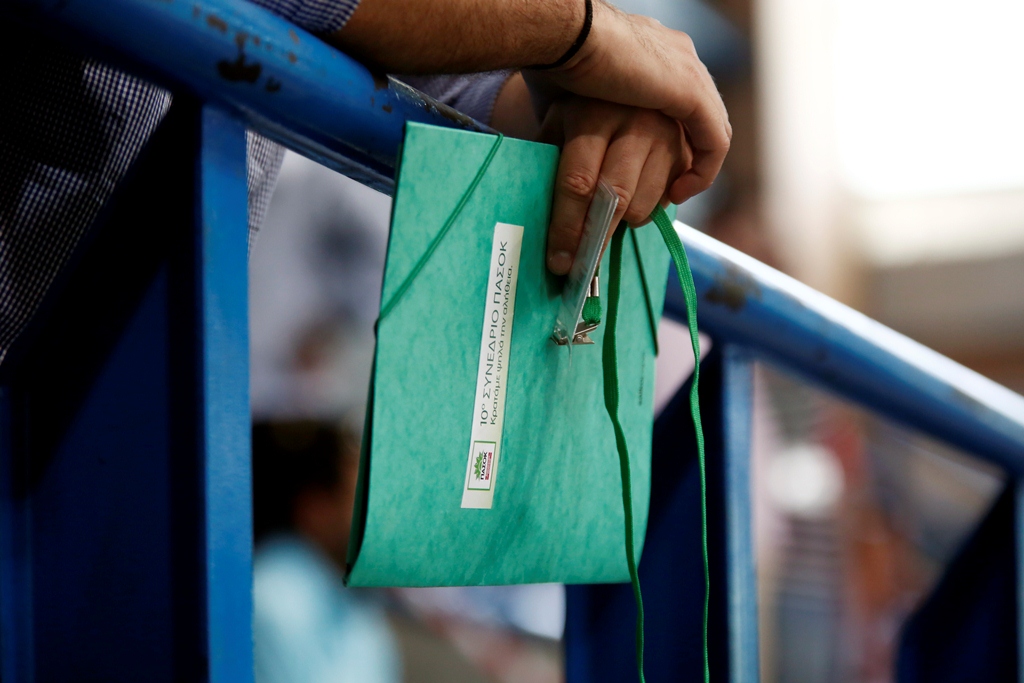 Συνέδριο ΠΑΣΟΚ: Τα παρασκήνια, οι δελφίνοι και η συγκίνηση Βενιζέλου (Photo/Video) - Media