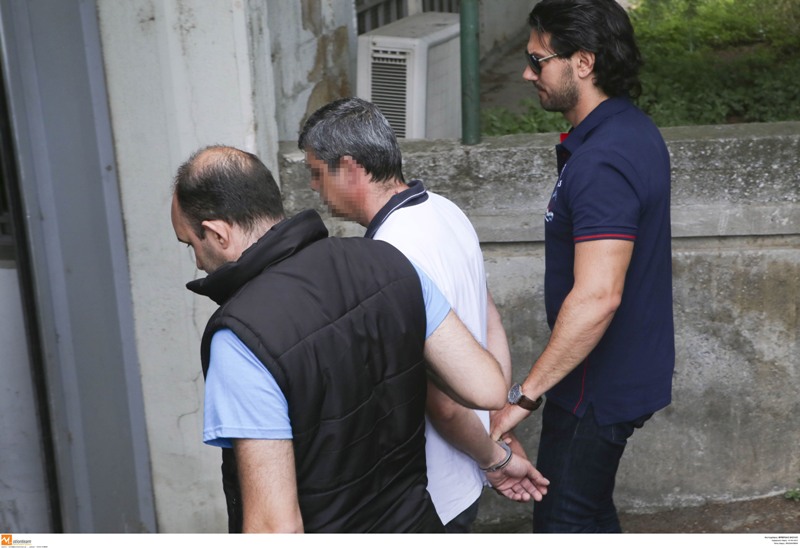 Προφυλακιστέος ο αρχιφύλακας των ΜΑΤ που σκότωσε το κοριτσάκι του στη Θεσσαλονίκη - Media
