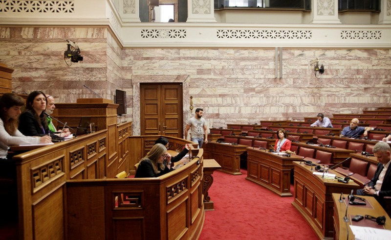 Πυρά κατά της Ζωής Κωνσταντοπούλου για το τι «παίζει» το κανάλι της Βουλής - Media