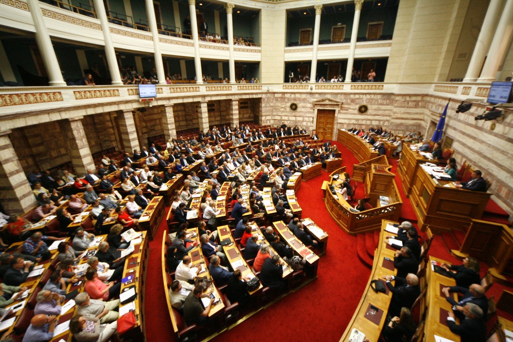Η ώρα των πολιτικών αρχηγών στη Βουλή – Ξεκίνησε η ψηφοφορία για το δημοψήφισμα (LIVE) - Media