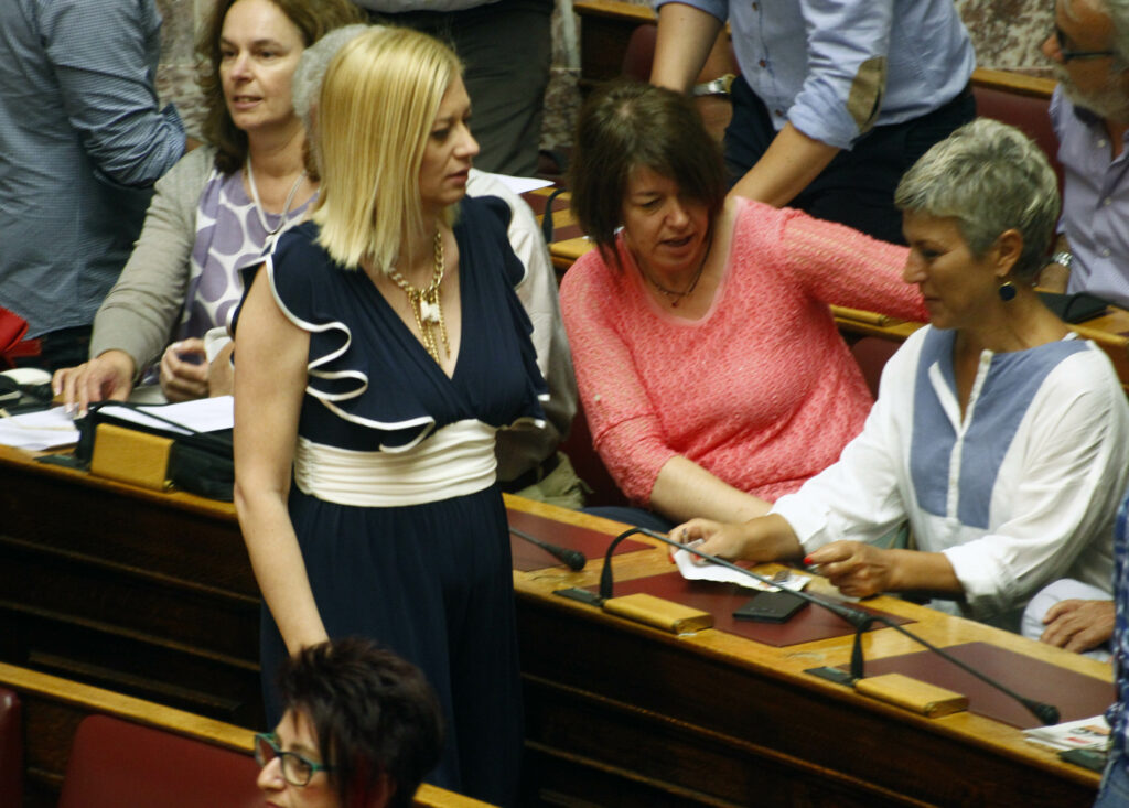 «Θερμό επεισόδιο» στην ΚΟ του ΣΥΡΙΖΑ - Η Αναγνωστοπούλου επέπληξε τη Ραχήλ Μακρή για τη συμπεριφορά της - Media