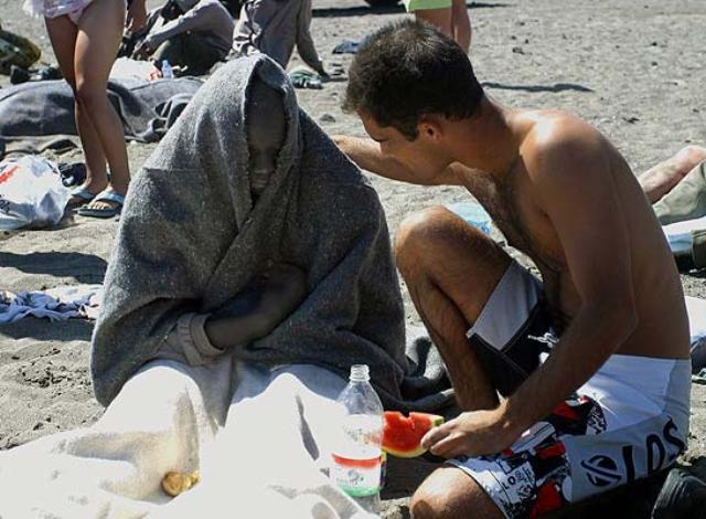 Απάντηση – «γροθιά» στη Daily Mail: «Και οι τουρίστες βοηθούν τους μετανάστες» - Media