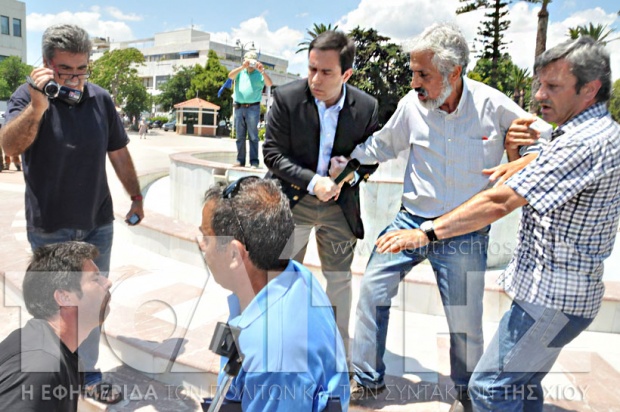 Άγρια γιούχα για τον Νότη Μηταράκη στην Χίο (Video) - Media