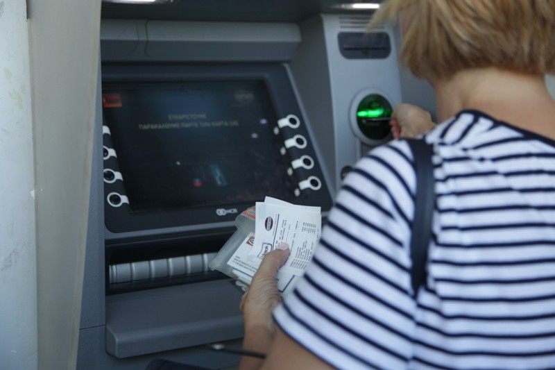 Επαναλειτουργούν σταδιακά τα ΑΤΜ - Στα 60 ευρώ το όριο ανάληψης - Media